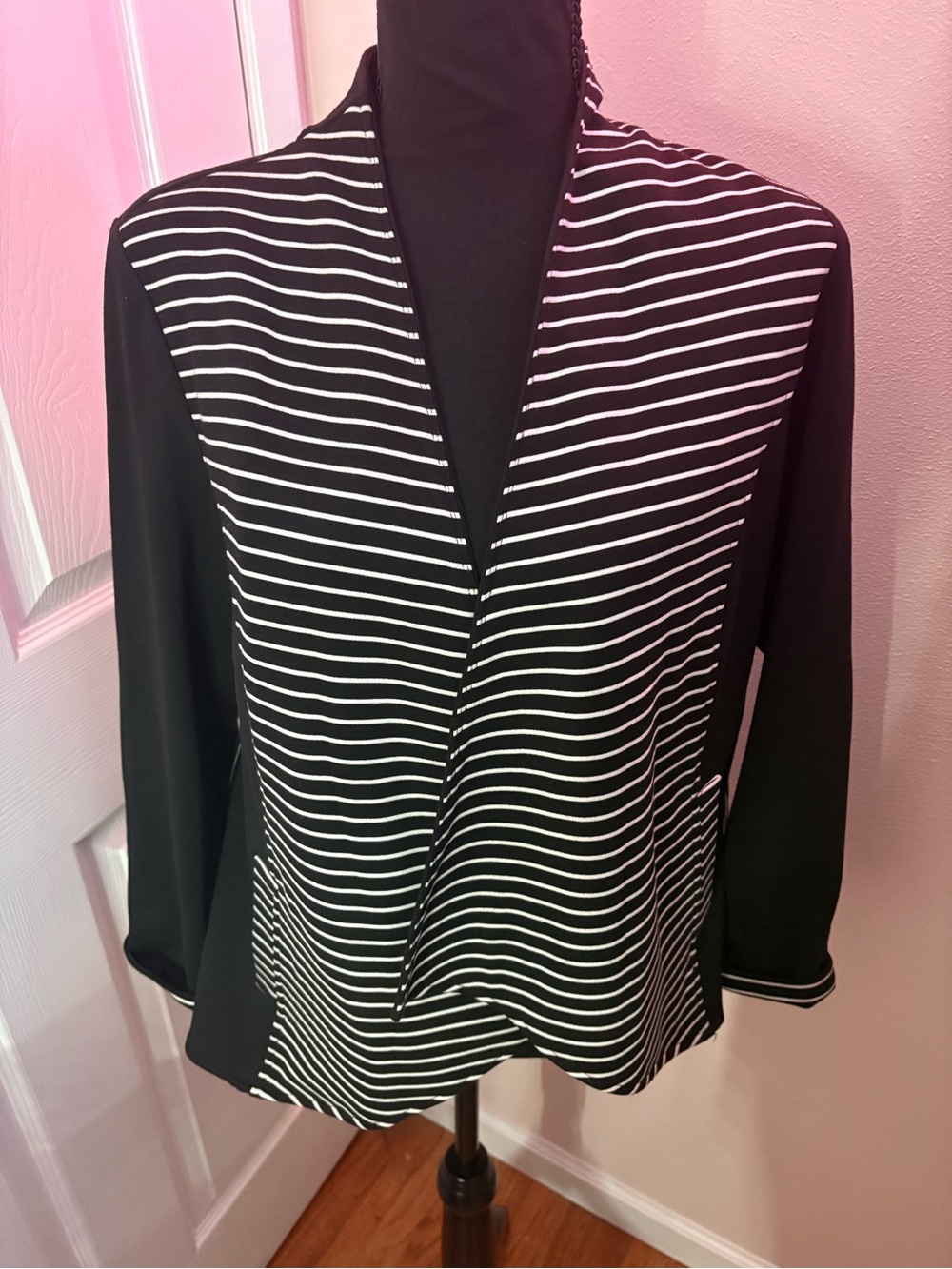 Chicos Black & White “Jamie” Open Front Blazer